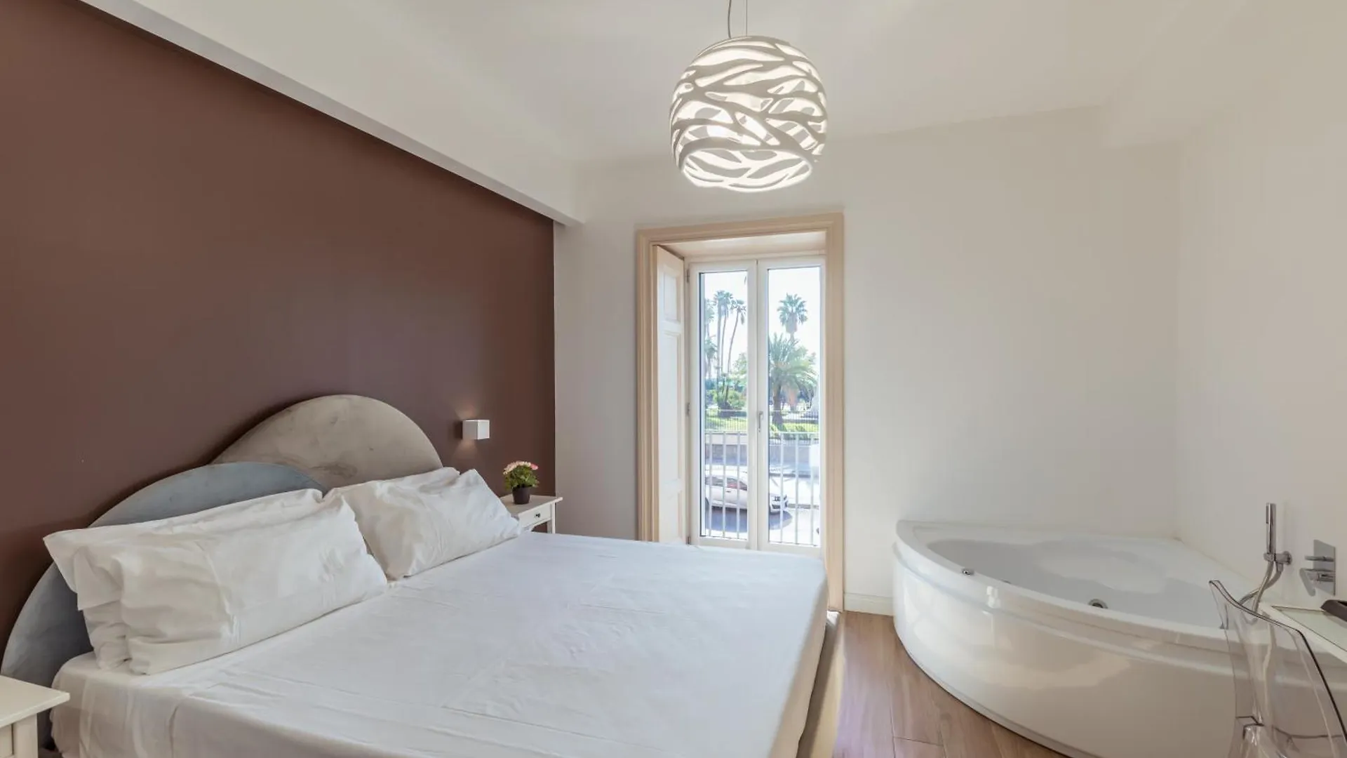 Suite Riviera 84 ナポリ